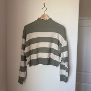 H&M Divided Cropped Mock Neck Sweater Size Small